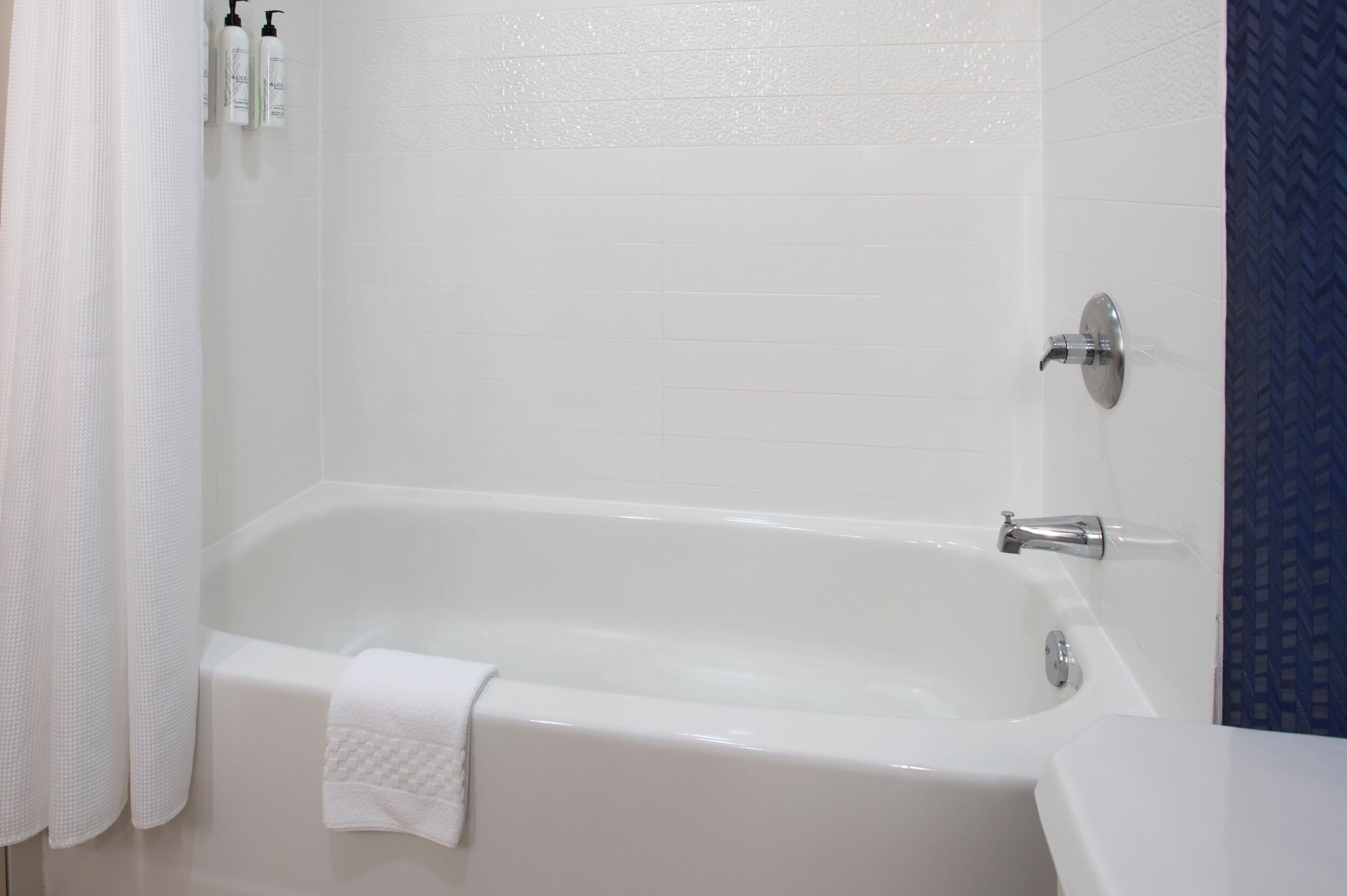 1 bedroom, premium bedding, desk, laptop workspace