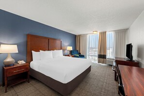 スタンダード ルーム キングベッド 1 台 禁煙 | セーフティボックス (室内)、デスク、遮光カーテン、アイロン / アイロン台