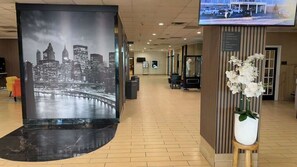 Lobby - Comfort Inn & Suites Omaha Central (Omaha)