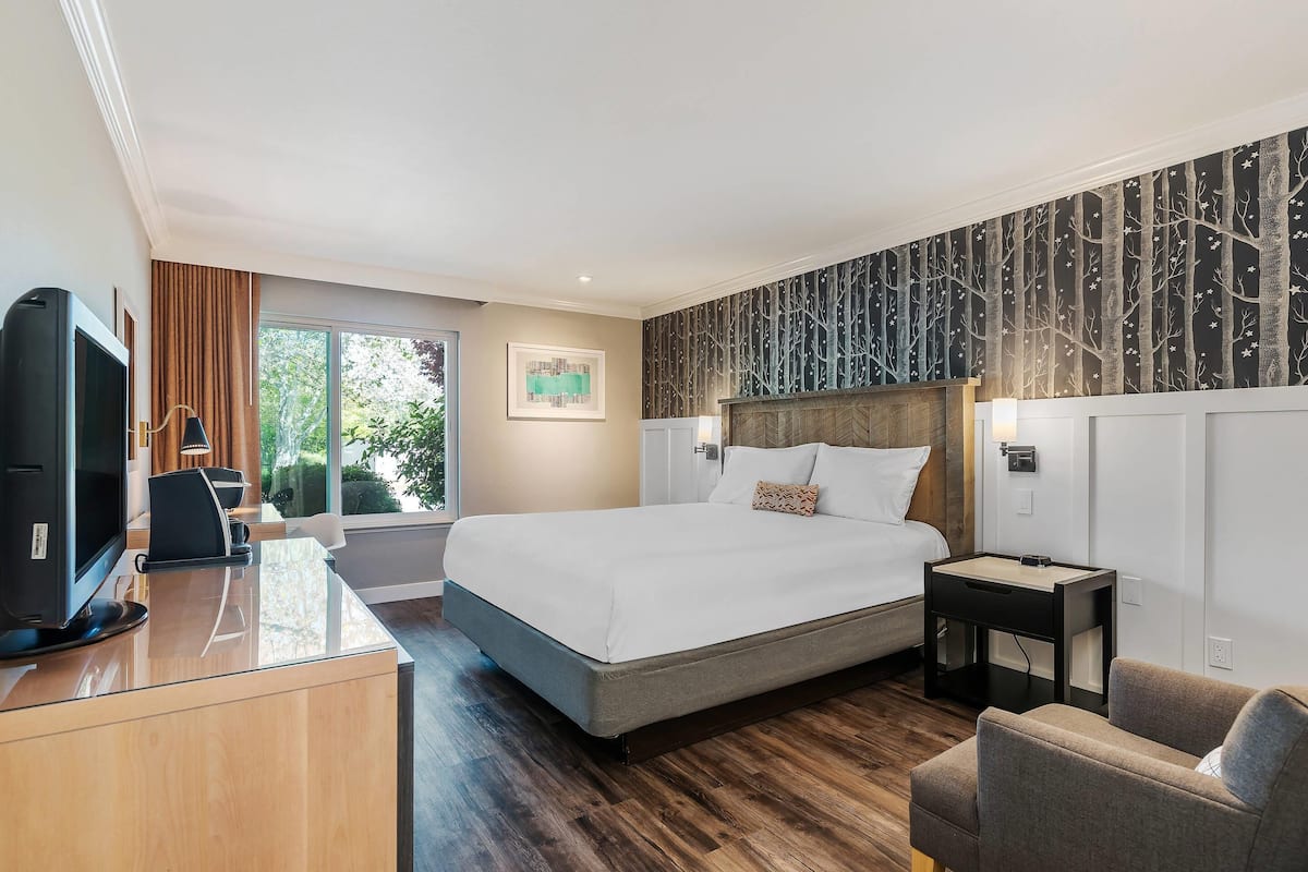 Premium bedding, down comforters, pillowtop beds, desk