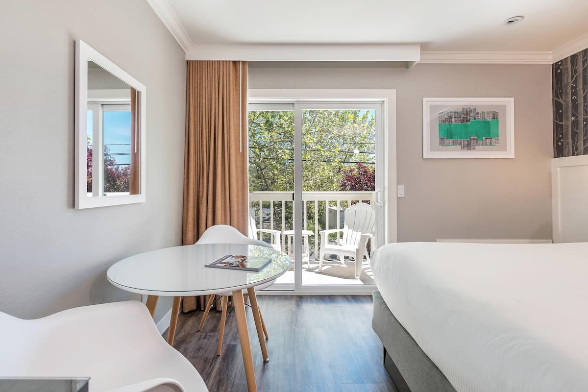 Deluxe Room, 2 Queen Beds, Non Smoking, Patio | Premium bedding, down comforters, pillowtop beds, desk