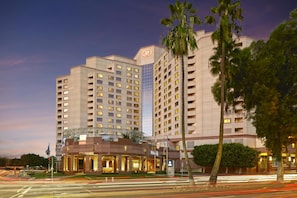 Exterior - Hilton Long Beach Hotel (Long Beach)
