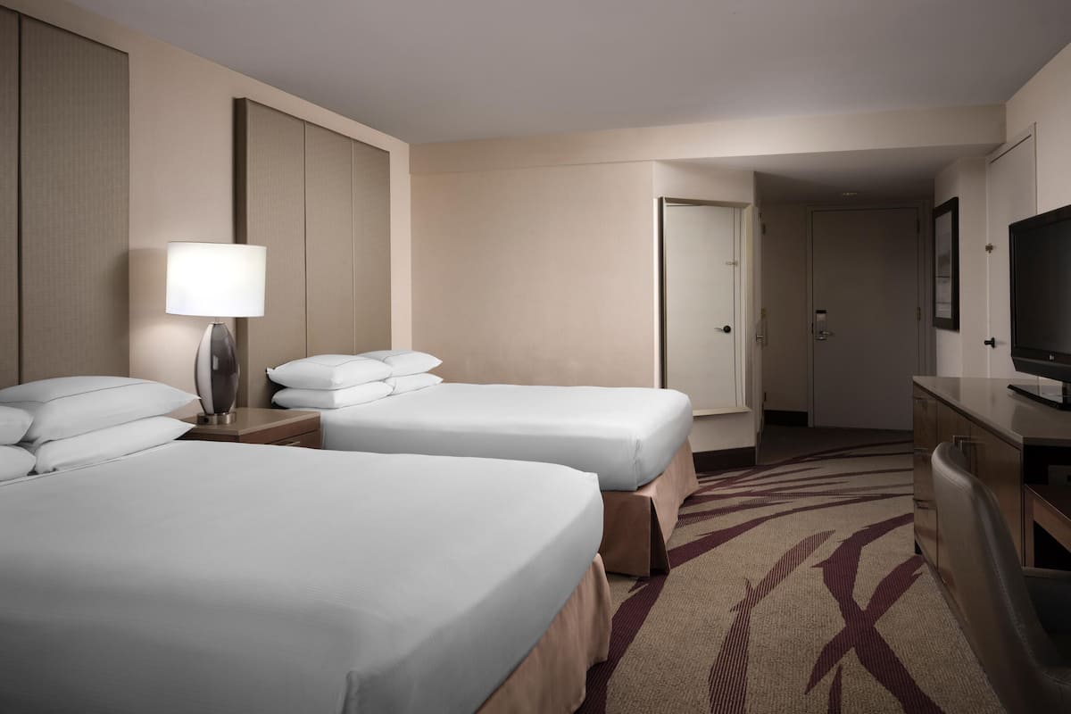 Roupas de cama antialérgicas, edredons de pluma, cofres nos quartos