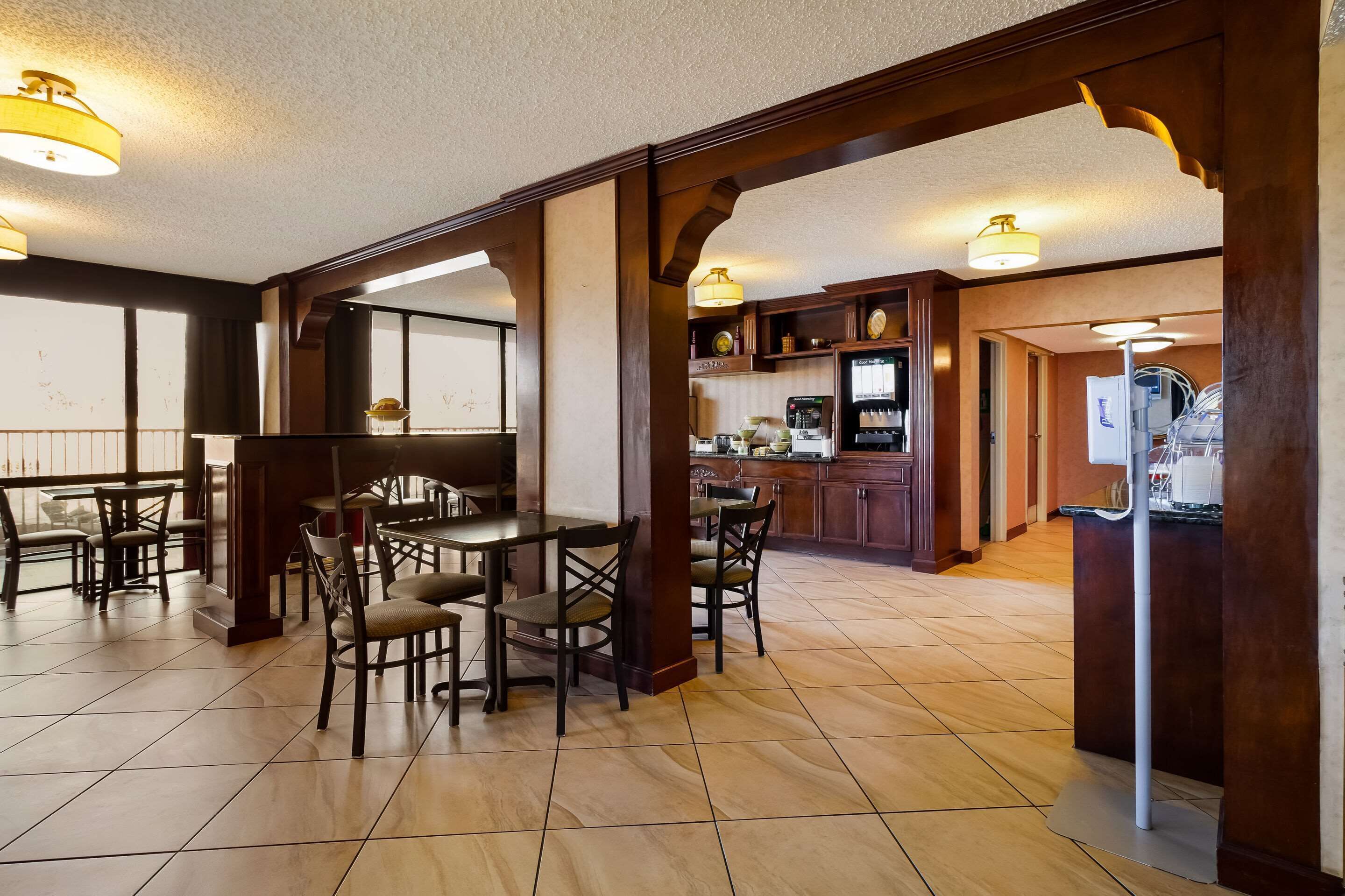 Petit déjeuner complet compris