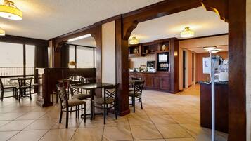 Petit déjeuner complet compris