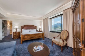Suite, 1 King Bed with Sofa bed, Non Smoking, Mountain View (One-Bedroom, Founders)