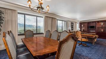 Suite, 1 King Bed with Sofa bed, Non Smoking, Mountain View (One-Bedroom, Founders) | Hypo-allergenic bedding, pillowtop beds, in-room safe, desk