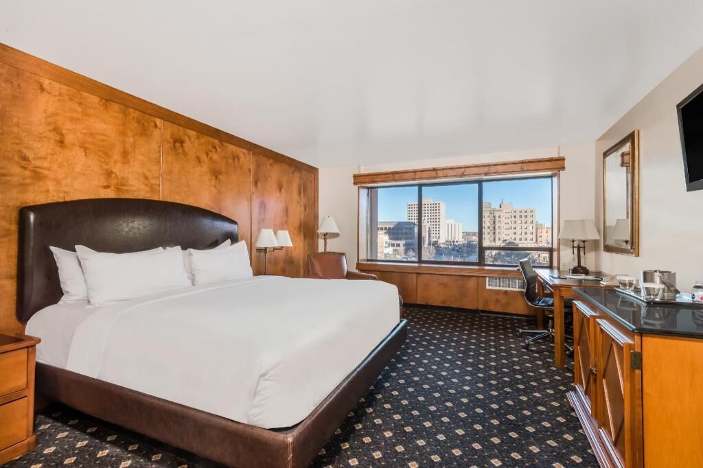 Hypo-allergenic bedding, pillowtop beds, in-room safe, desk