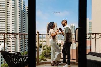 Egyptian cotton sheets, premium bedding, down comforters, pillowtop beds at The Westin San Diego Gaslamp Quarter