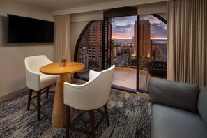 Junior Suite, 1 King Bed, Balcony, Bay View