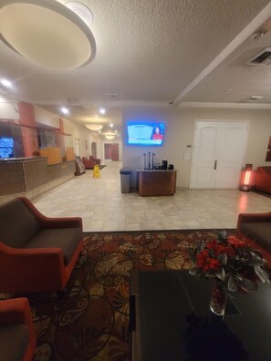 Reception - Ramada by Wyndham Sacramento (Sacramento)