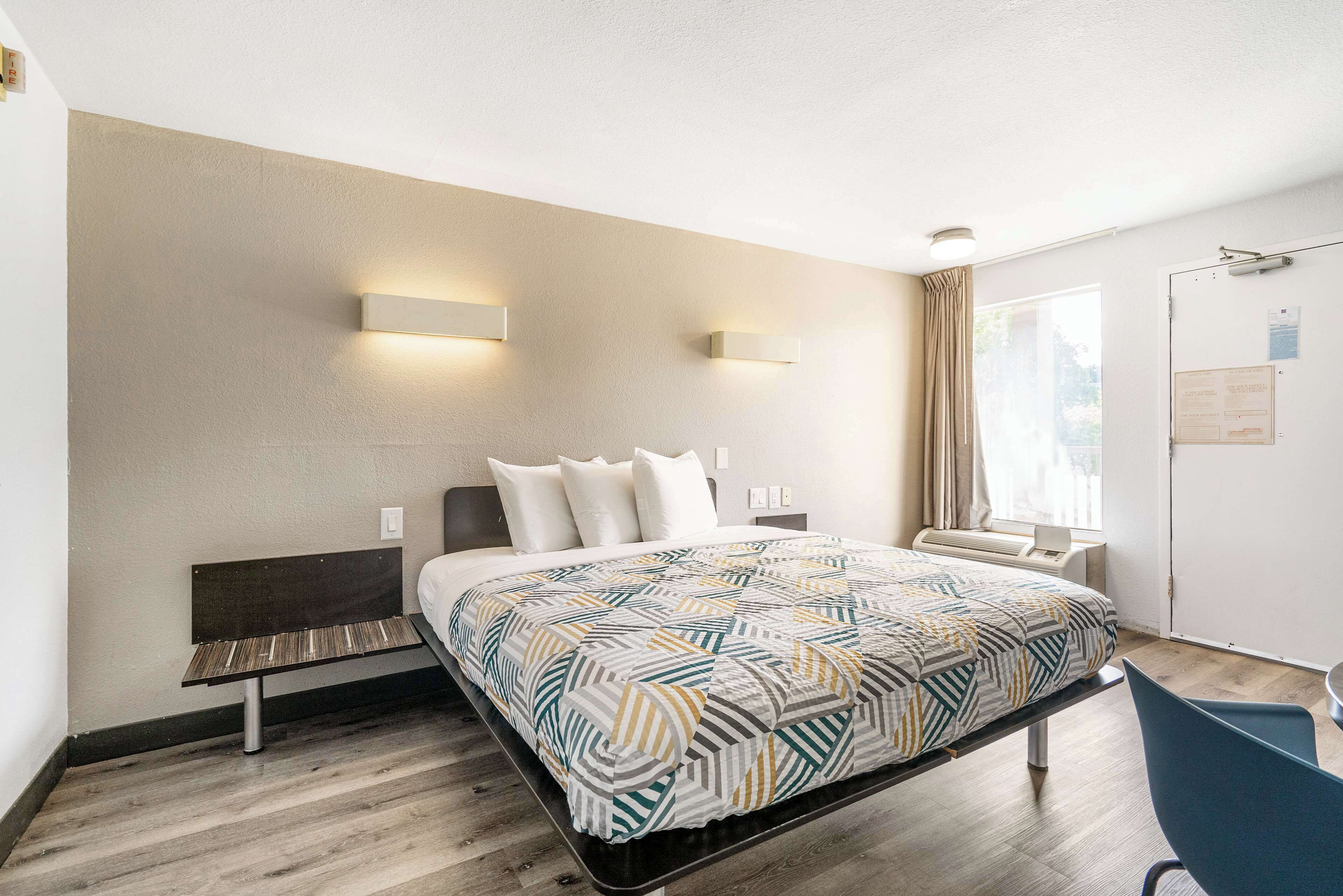 Minibar, Schreibtisch, Verdunkelungsvorhänge, Bügeleisen/Bügelbrett