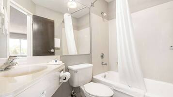 Combined shower/bathtub, free toiletries, hair dryer, towels