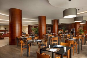 매일 뷔페 아침 식사(1인당 EUR 20)