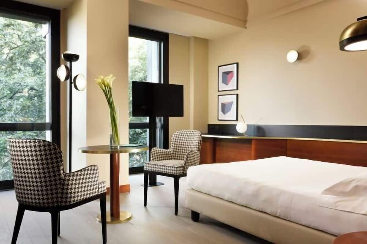 Down comforters, minibar, in-room safe, desk