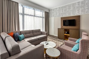 1 King Bed, Suite, Nonsmoking, Upgrade