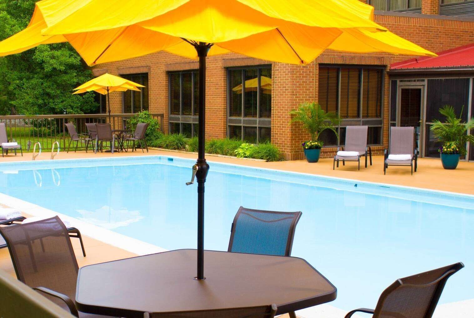 Seasonal outdoor pool, open 10:00 AM to 10:00 PM, pool loungers