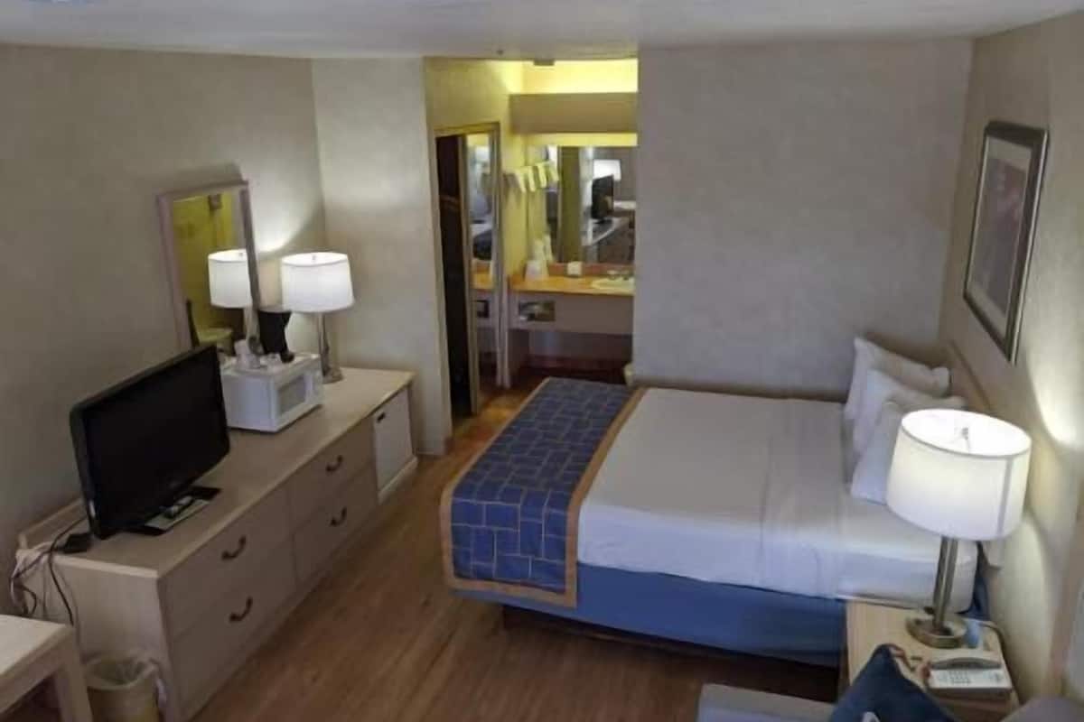 Desk, blackout drapes, iron/ironing board, free WiFi