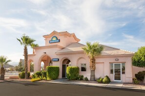 Exterior - Days Inn by Wyndham Bullhead City (Bullhead City)