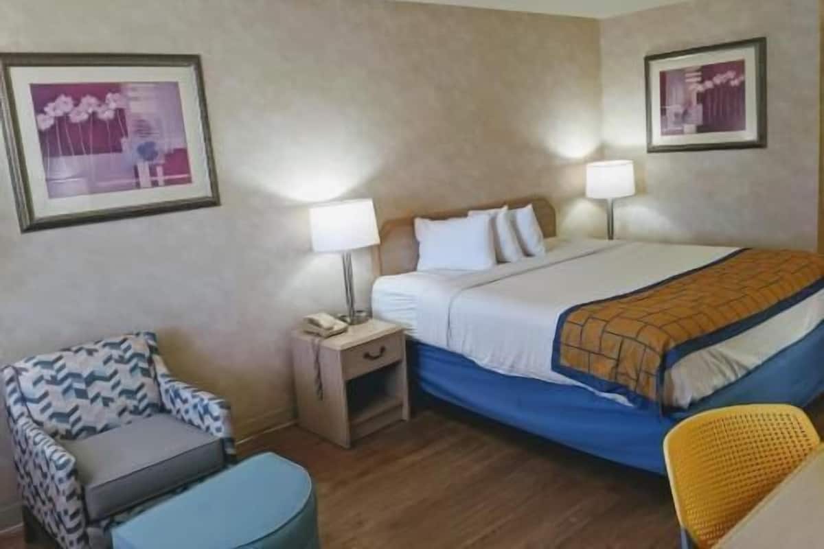 Desk, blackout drapes, iron/ironing board, free WiFi