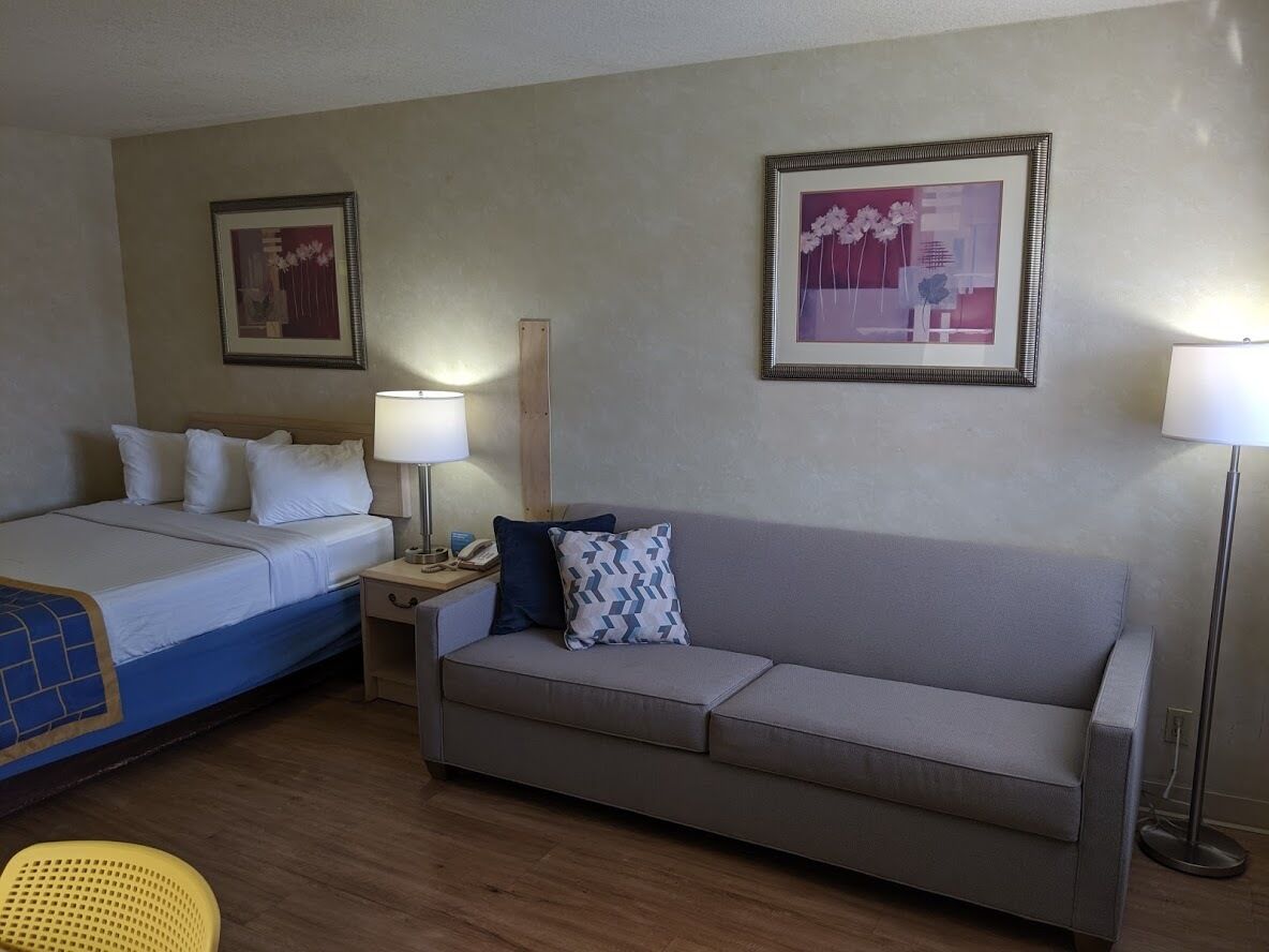 Room, 1 Queen Bed, Non Smoking | Desk, blackout drapes, iron/ironing board, free WiFi