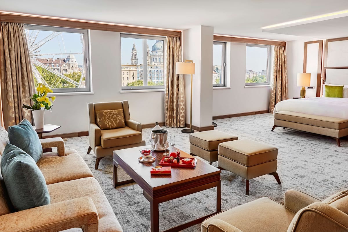 Premium bedding, down duvets, pillow-top beds, minibar