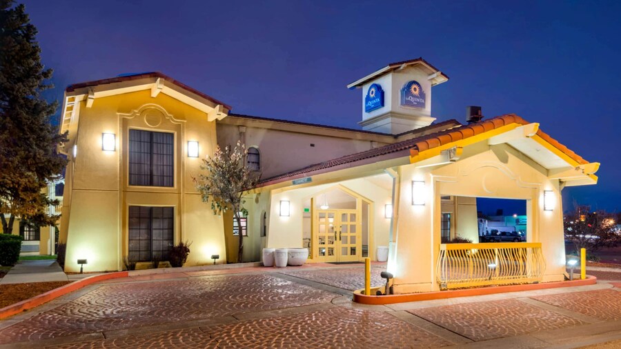 法明顿温德姆拉昆塔饭店