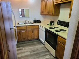 Apartment, 1 King Bed, Non Smoking | Private kitchen | Coffee/tea maker