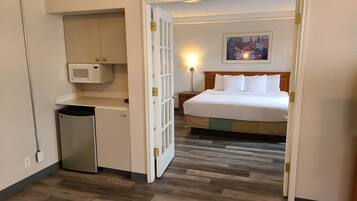 Deluxe Suite, 1 King Bed, Non Smoking