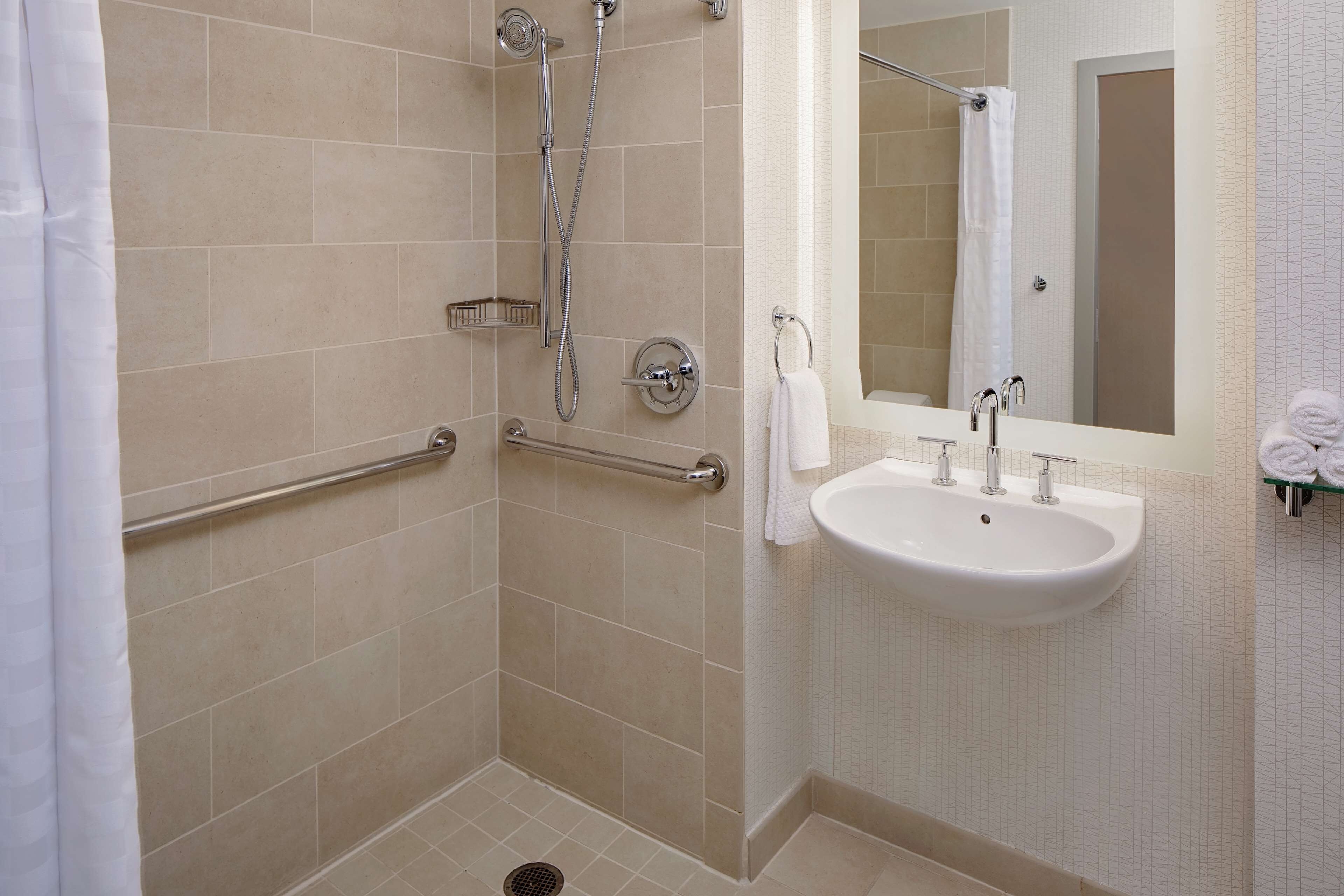 combined shower/bathtub, eco-friendly toiletries, hair dryer, towels