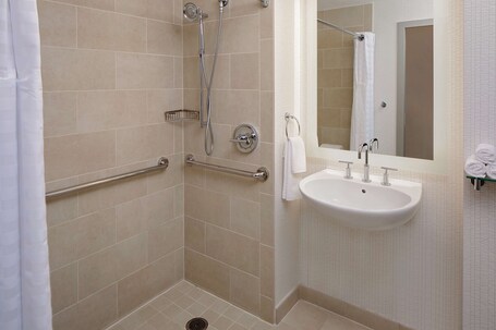 DoubleTree by Hilton Chicago Magnificent Mile - Image 26