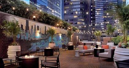 DoubleTree by Hilton Chicago - Magnificent Mile