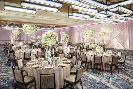 DoubleTree by Hilton Chicago Magnificent Mile - Image 35