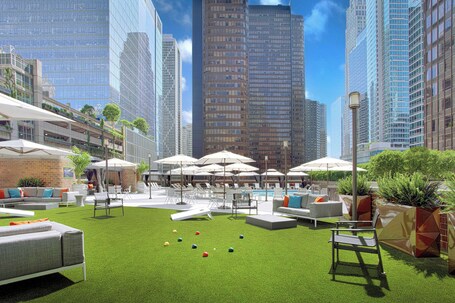 DoubleTree by Hilton Chicago Magnificent Mile - Image 54