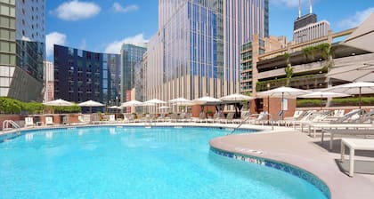 DoubleTree by Hilton Chicago - Magnificent Mile