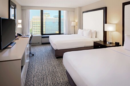 DoubleTree by Hilton Chicago Magnificent Mile - Image 14