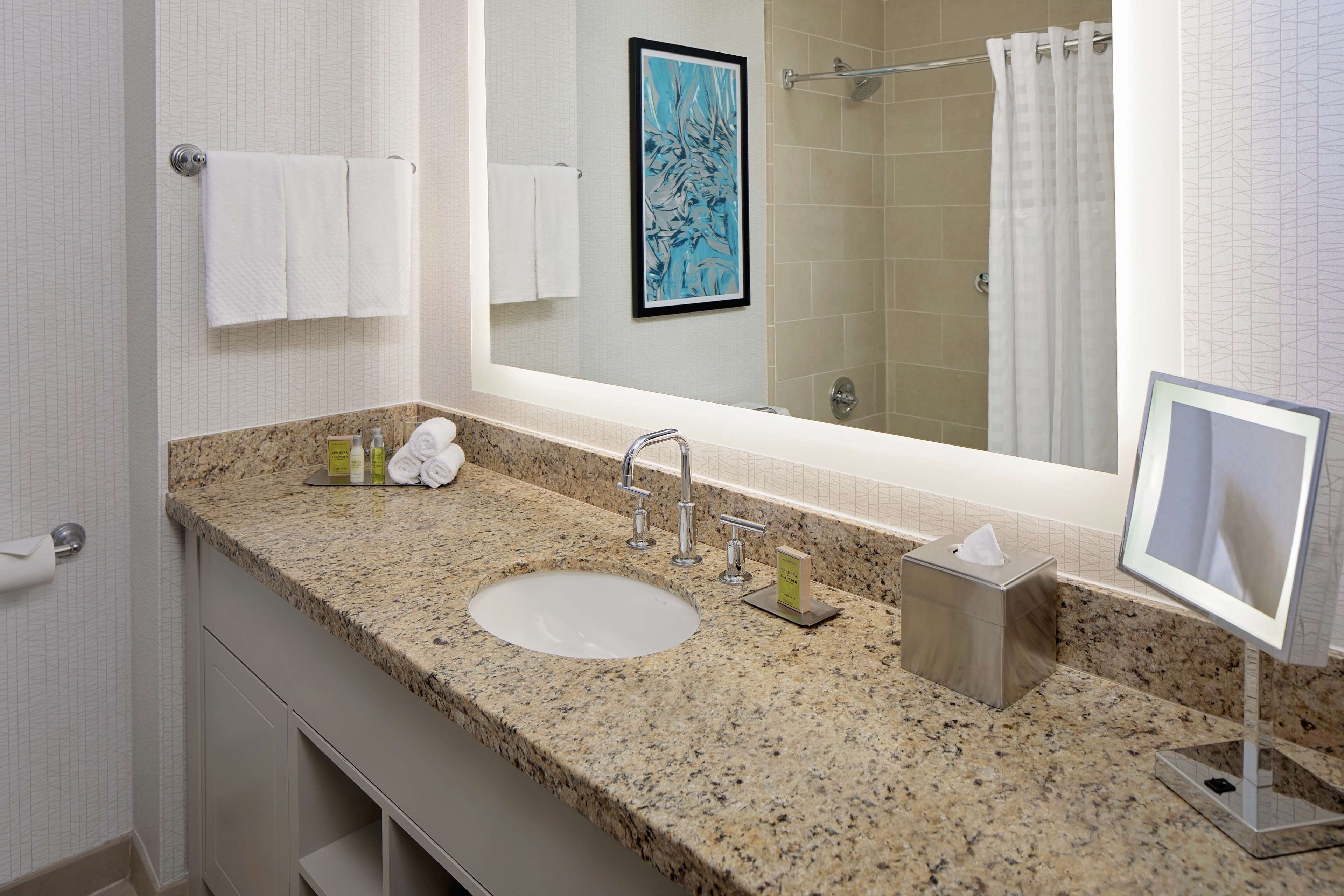 combined shower/bathtub, eco-friendly toiletries, hair dryer, towels