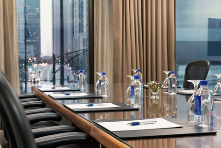 DoubleTree by Hilton Chicago Magnificent Mile - Image 31