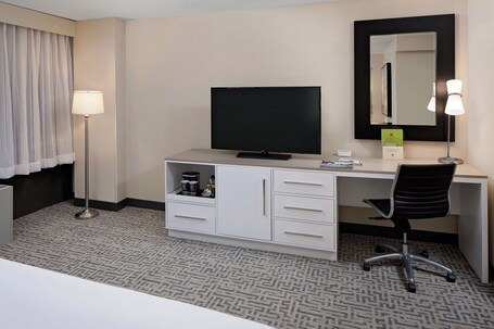 DoubleTree by Hilton Chicago Magnificent Mile - Image 53