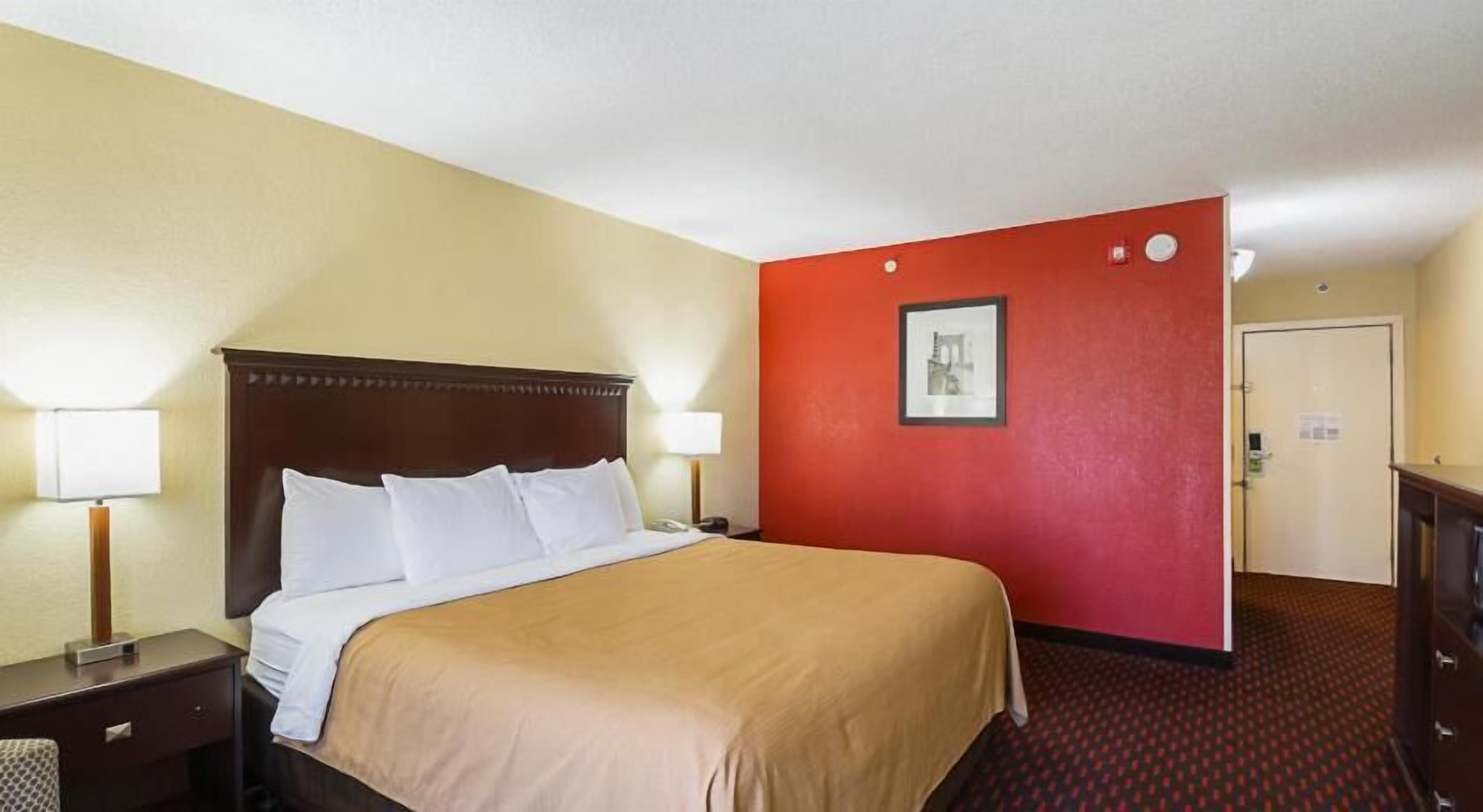Premium bedding, pillowtop beds, in-room safe, desk