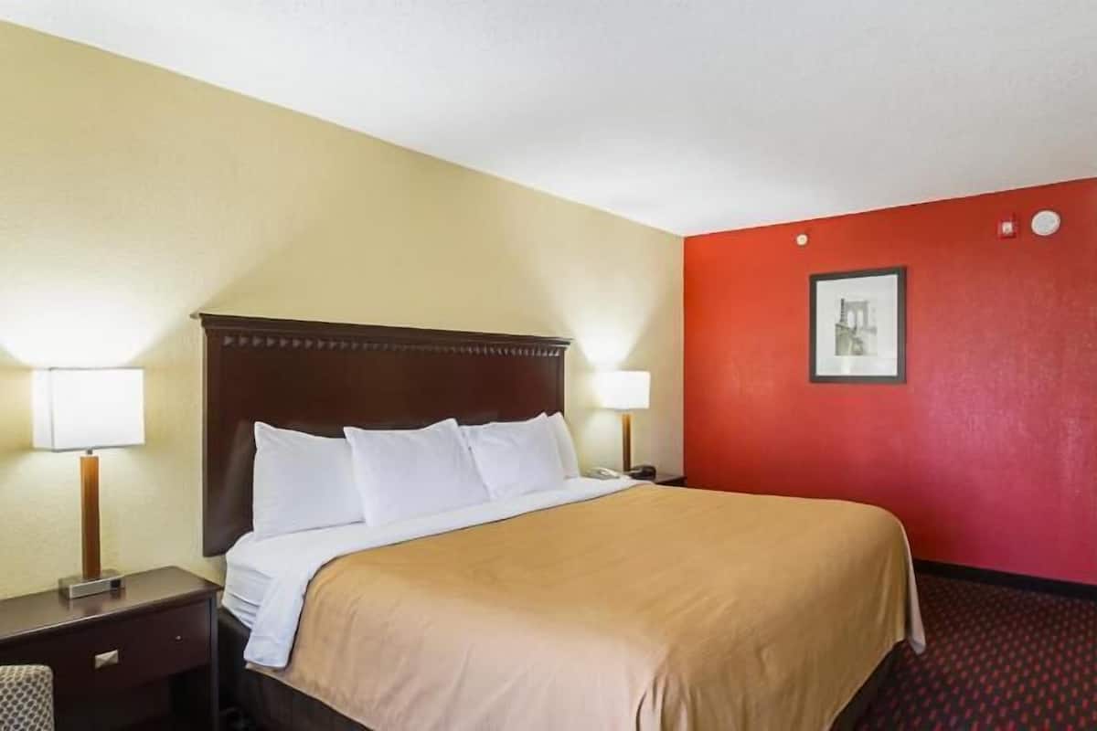 Premium bedding, pillowtop beds, in-room safe, desk