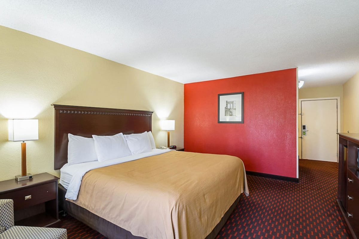 Premium bedding, pillowtop beds, in-room safe, desk