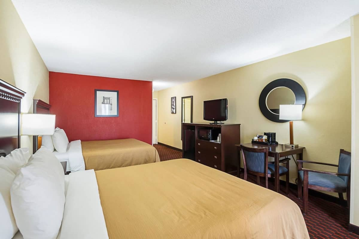 Premium bedding, pillowtop beds, in-room safe, desk
