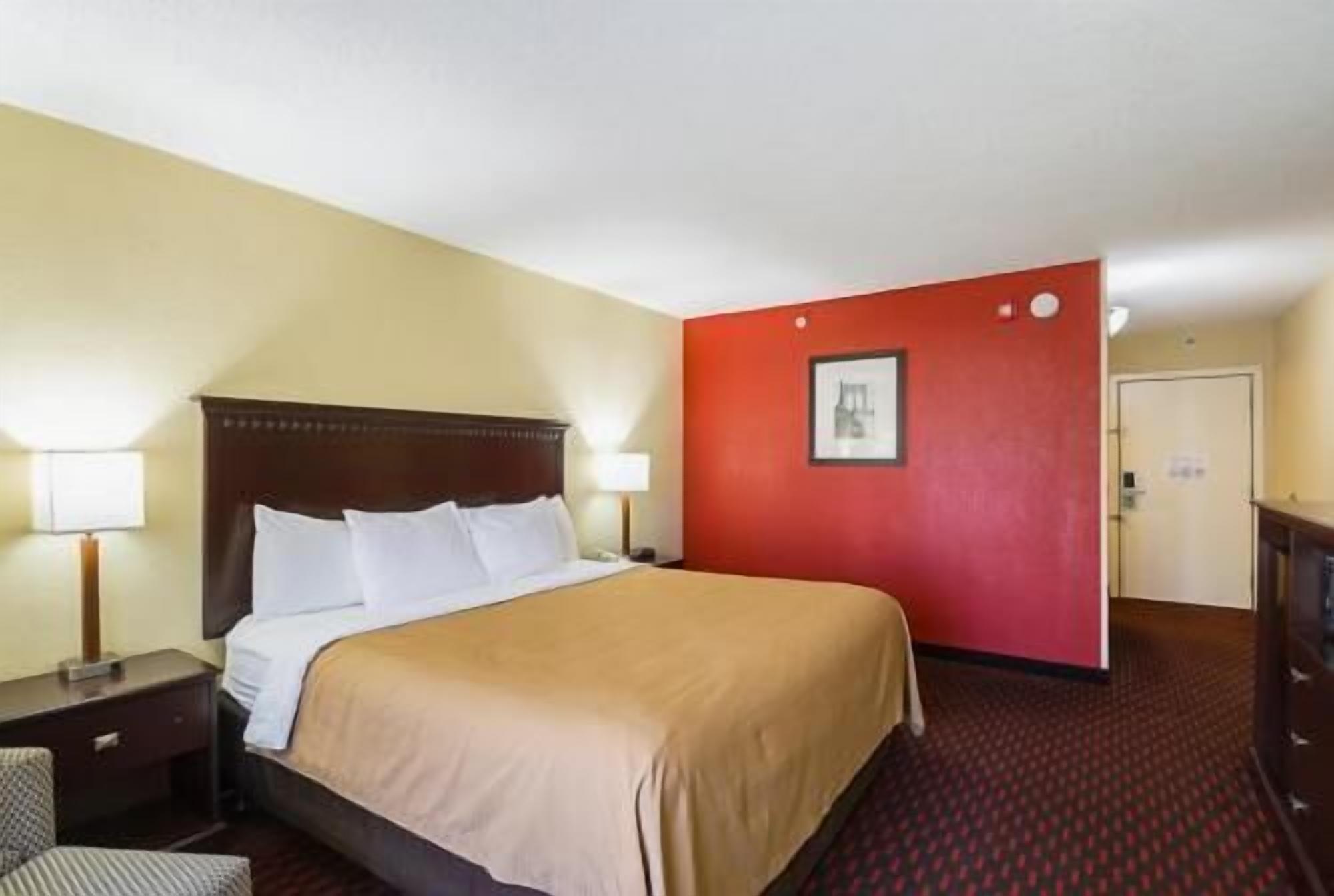 Premium bedding, pillowtop beds, in-room safe, desk