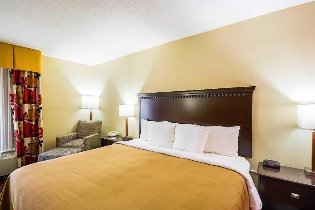 Premium bedding, pillowtop beds, in-room safe, desk
