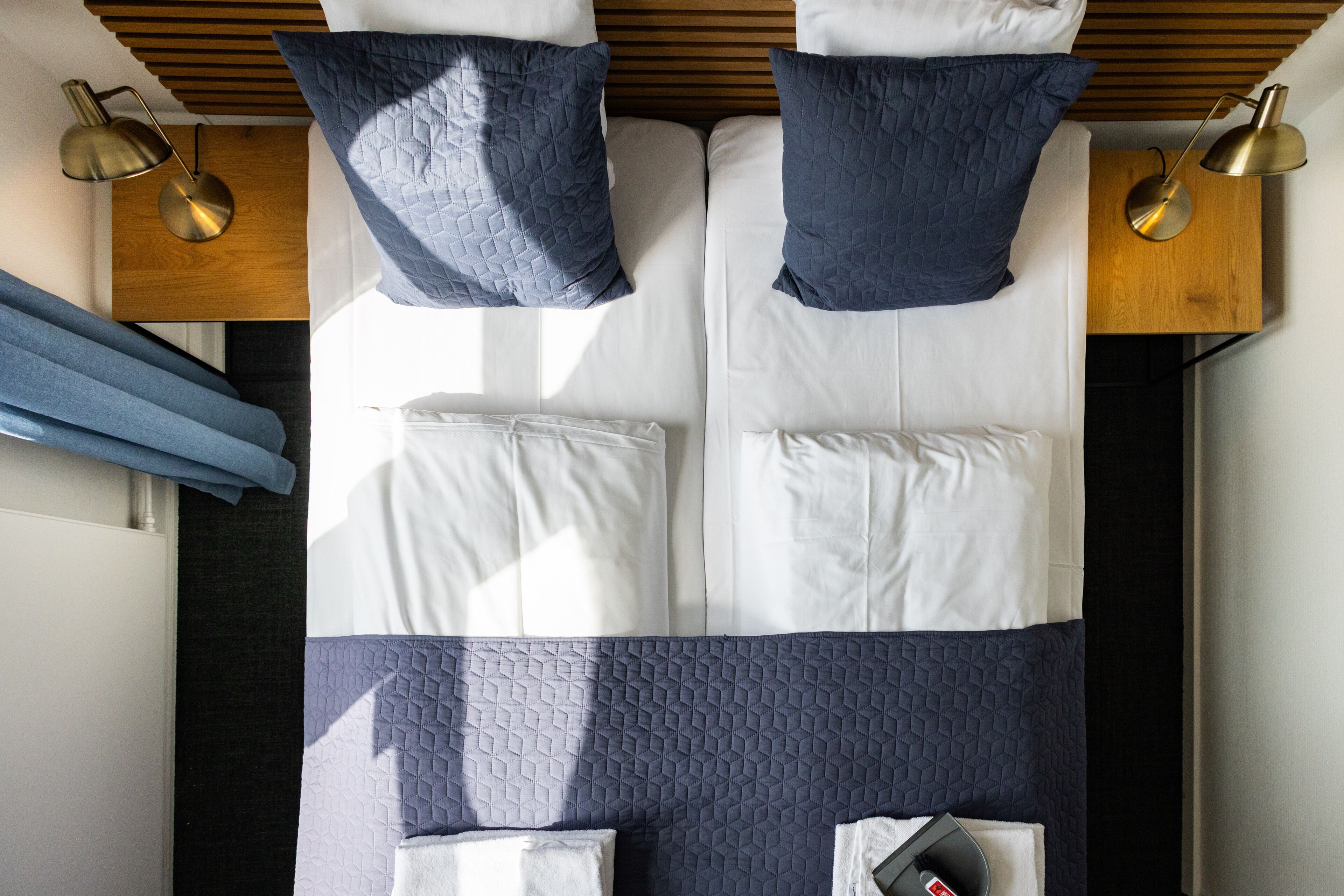 Habitación económica doble, 1 cama doble | Escritorio, tabla de planchar con plancha, wifi gratis y despertador