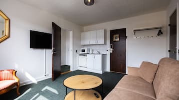 Habitación familiar | Escritorio, tabla de planchar con plancha, wifi gratis y ropa de cama