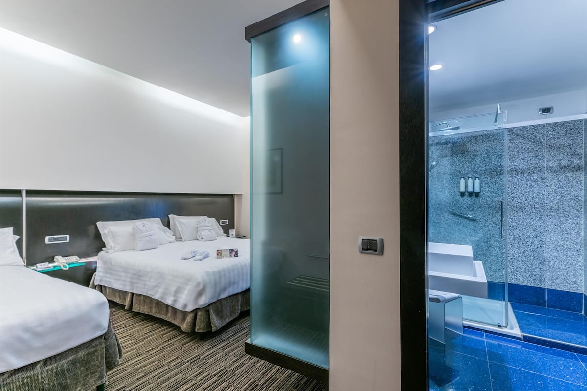 Comfort Room, Multiple Beds