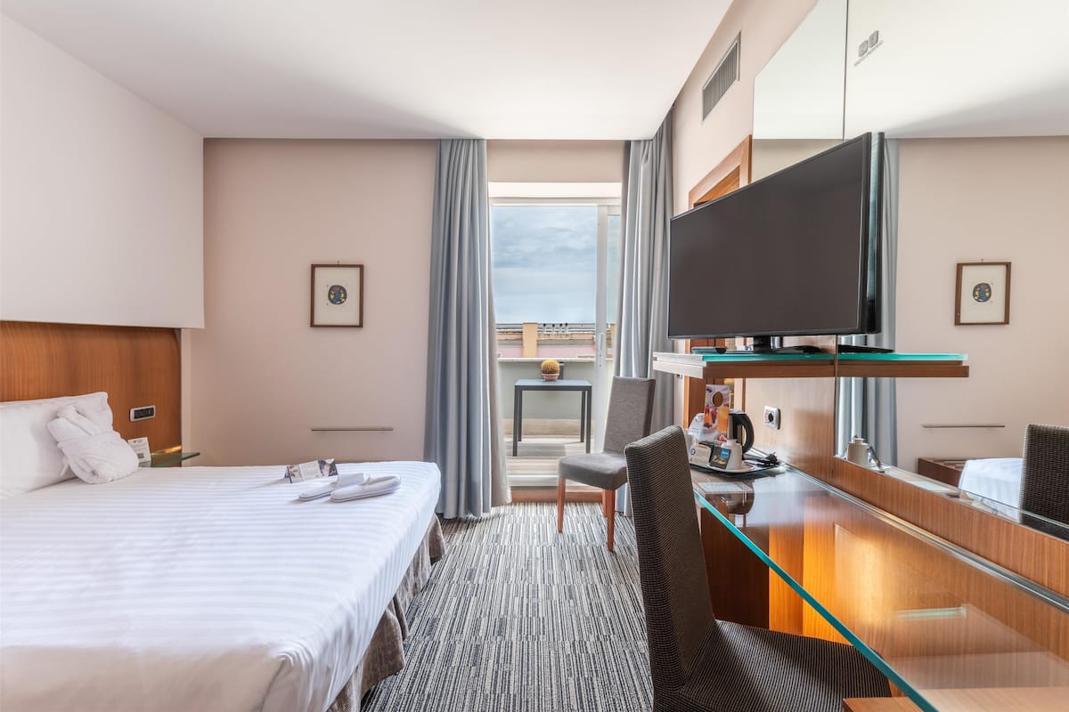 Superior Room, 1 King Bed