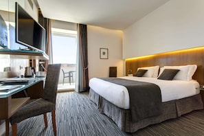 Chambre supérieure, 1 très grand lit | Literie de qualité, lit avec matelas en mousse à mémoire, minibar